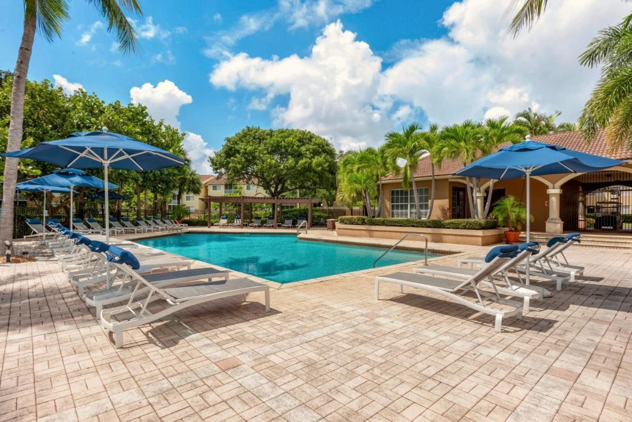 Luxurious Apartments With Pool And Gym At Boynton Beach Exterior foto